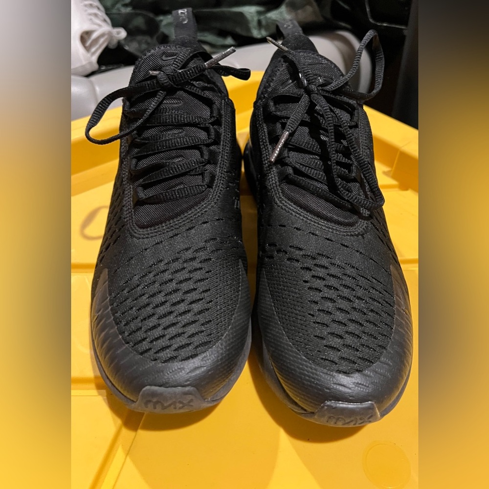 Nike Men's Black Air Max 270. Size 7.5